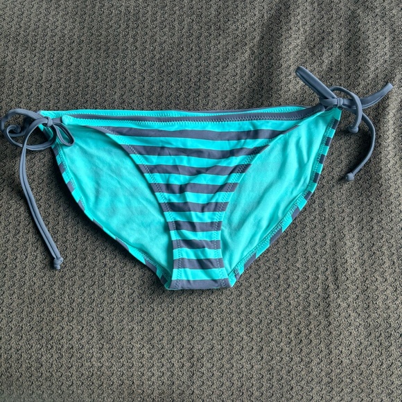 Converse One Star Bikini Bottom Horizontal Stripe Tie Sides Women's Size M NWOT - Picture 1 of 3